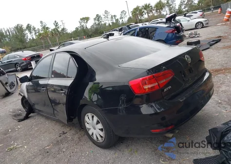 2015 Volkswagen Jetta 2.0L S z USA, uszkodzony, nr VIN 3VW2K7AJ4FM333887